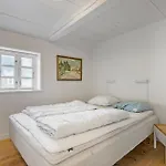2 Bedroom Lovely In בלבאנד
