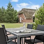Σπίτι διακοπών 2 Bedroom Lovely In