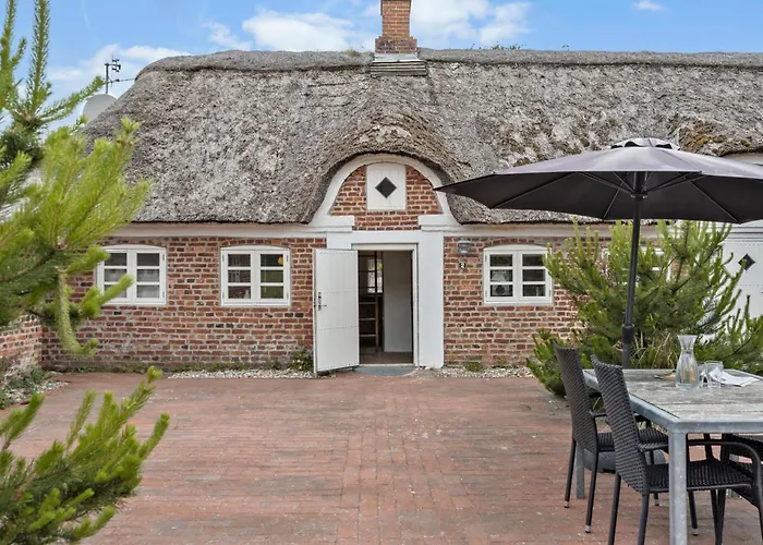 2 Bedroom Lovely In *